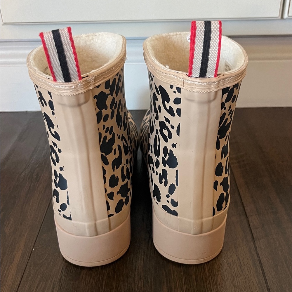 Like New! HUNTER Insulated Vegan Shearling Boots - Picture 6 of 8